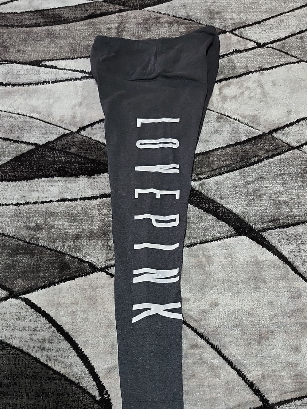 VS PINK 2021 CHARCOAL GRAY CAMO LOGO HIGH-WAIST LEGGINGS